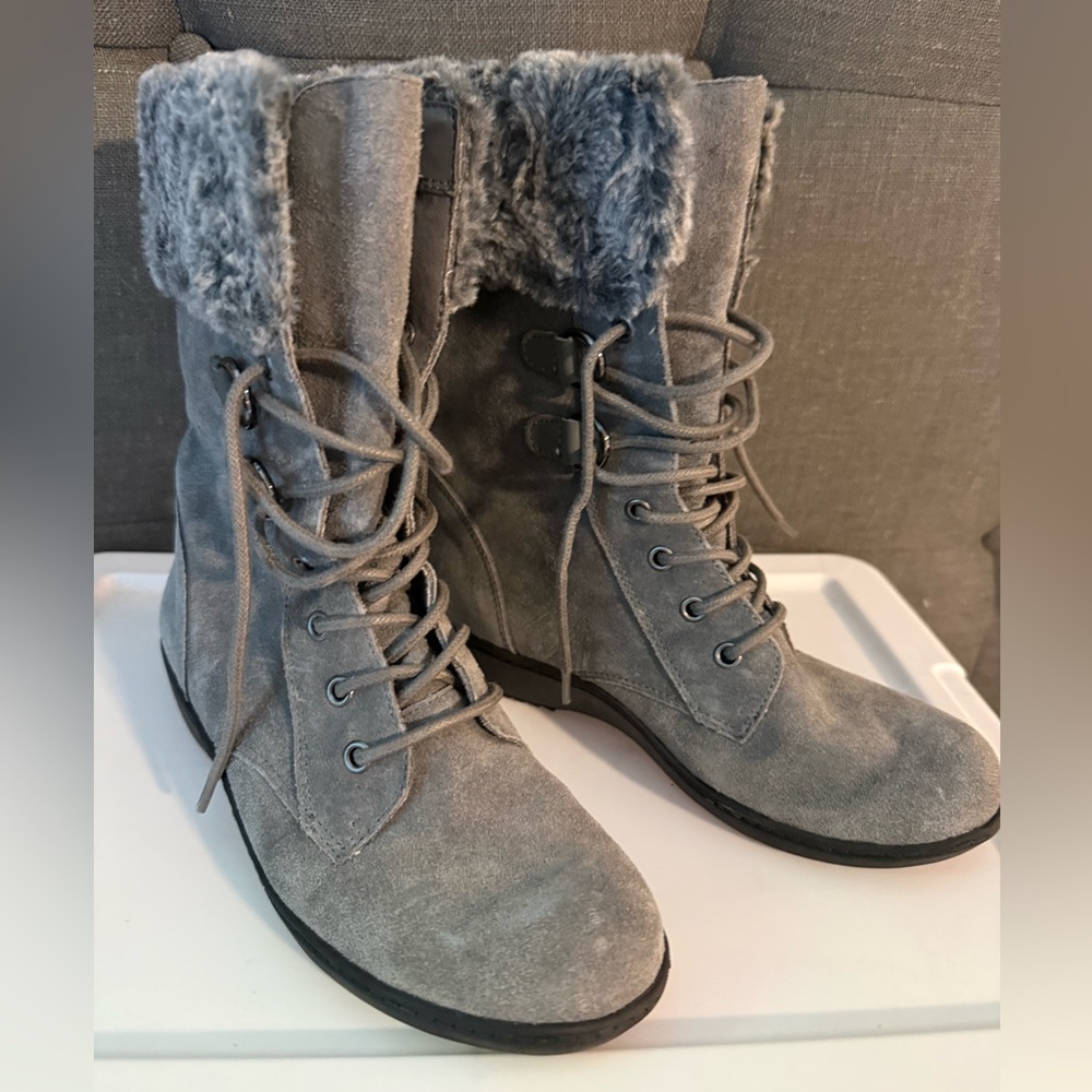 AEROSOLES Gray Suede and Faux-Fur Lace-Up Winter Boots Size 5